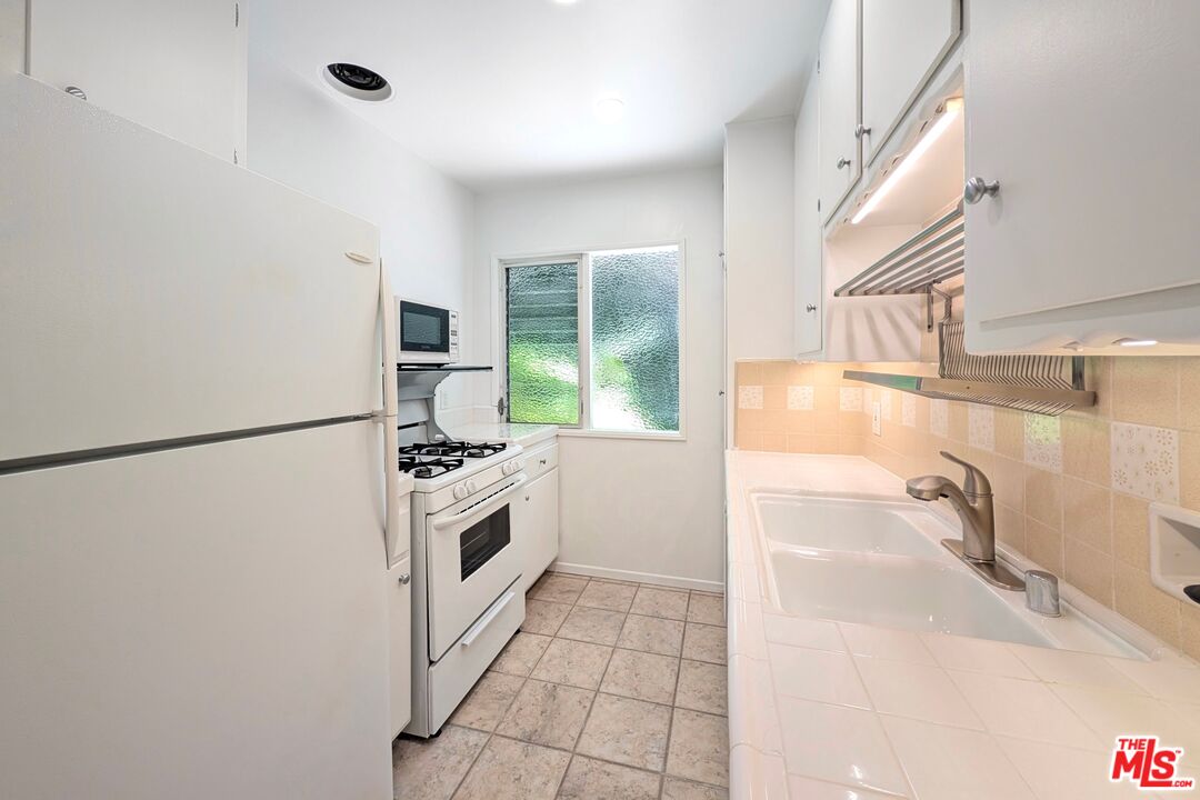 1037 11th St Unit: 2