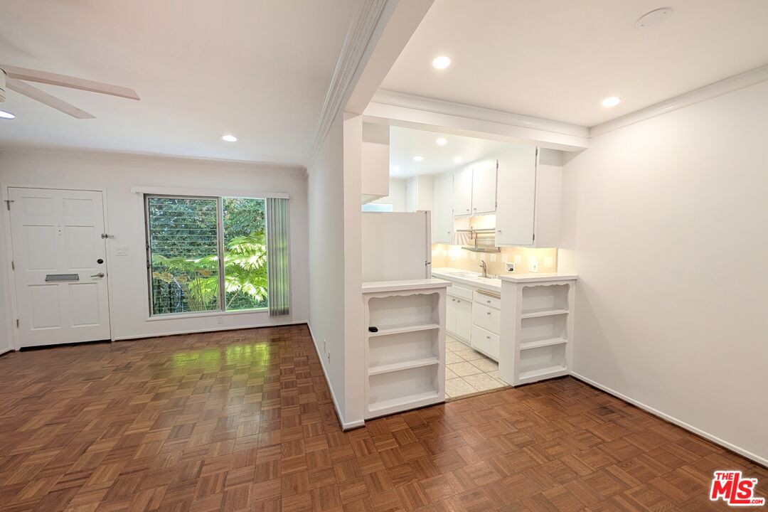 1037 11th St Unit: 2