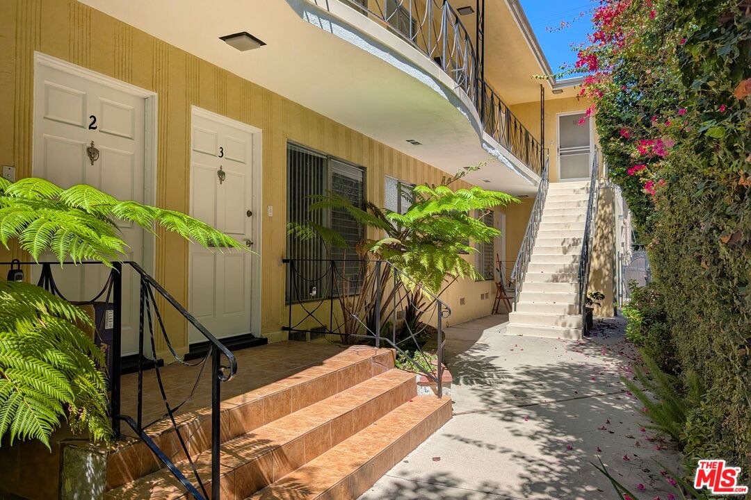 1037 11th St Unit: 2