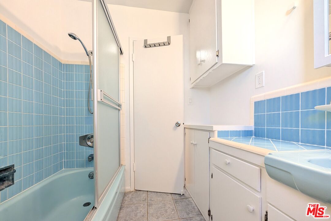 1037 11th St Unit: 3
