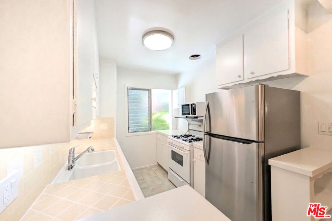1037 11th St Unit: 3