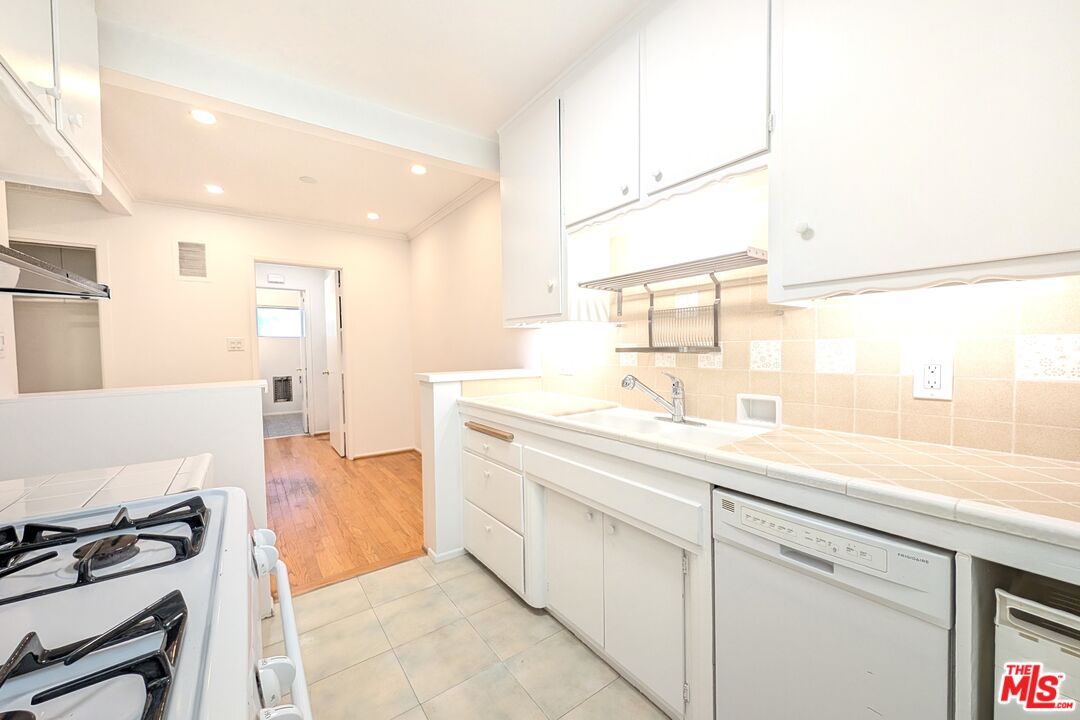 1037 11th St Unit: 3