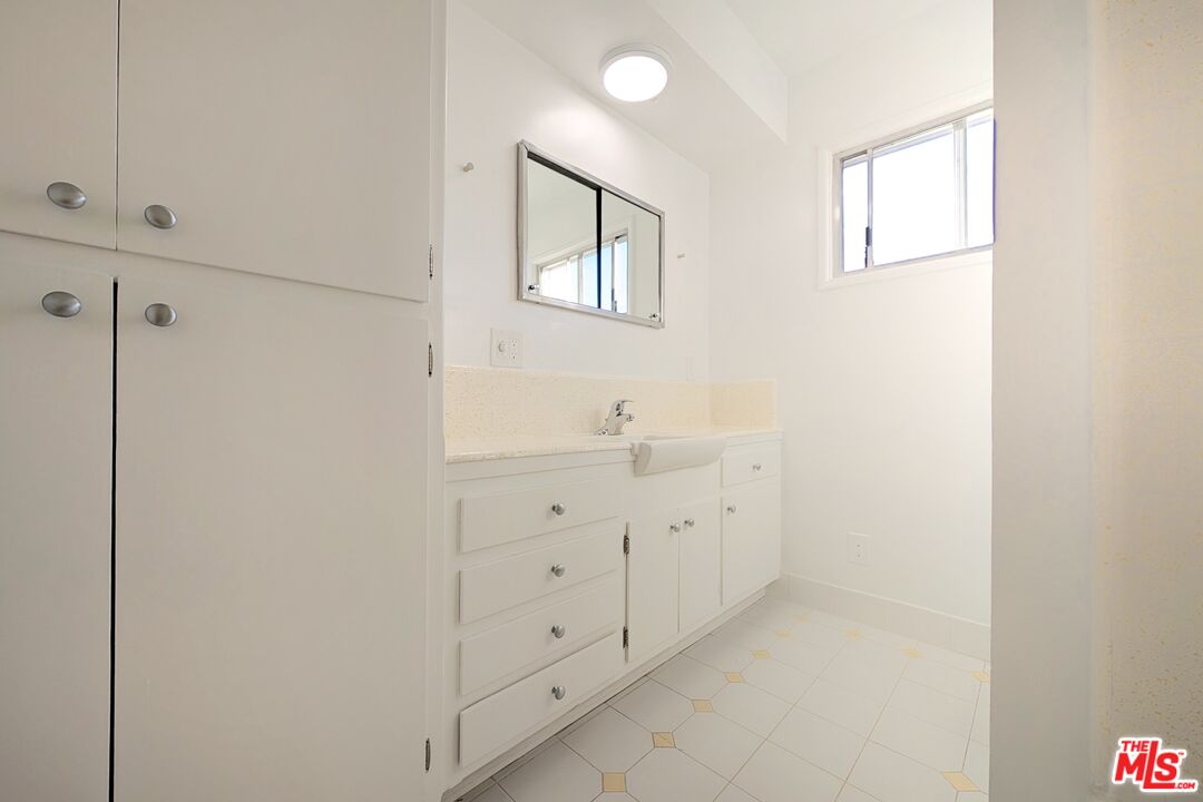224 Bicknell Ave Unit: C