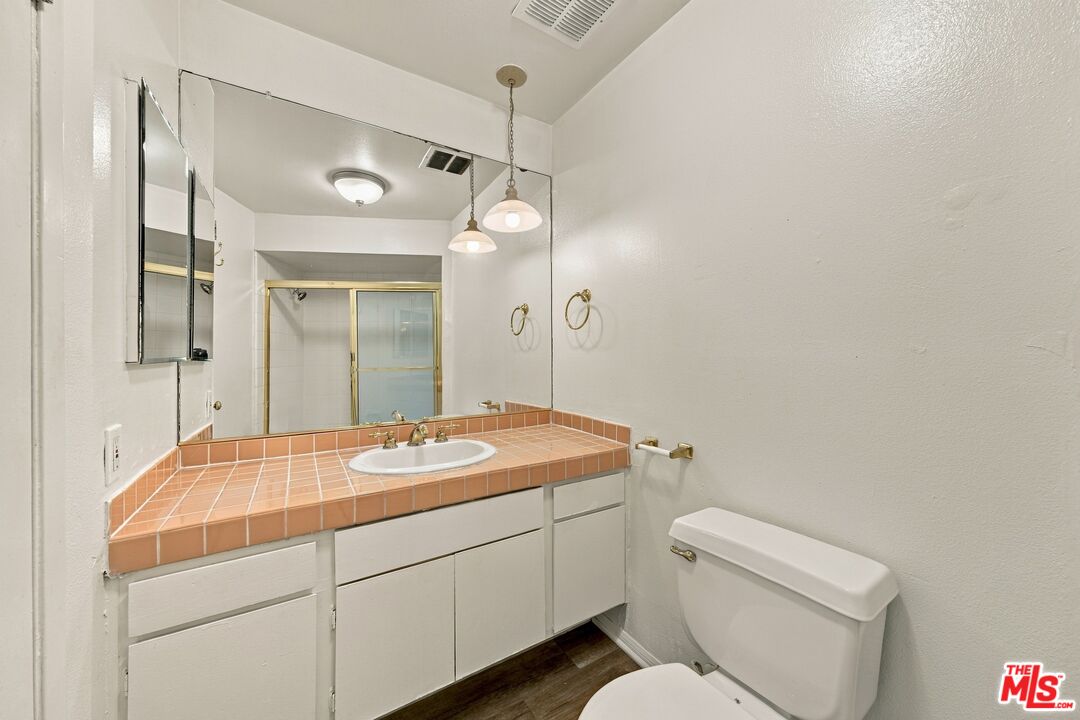 2045 4th St Unit: 208B