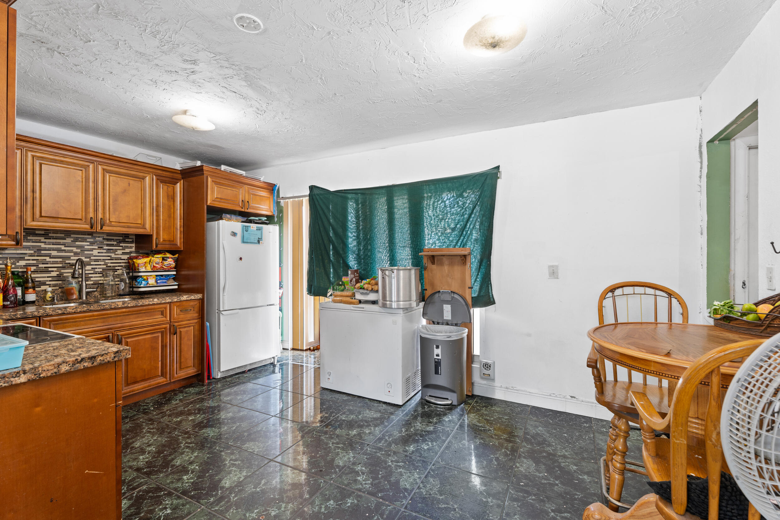 1449 W 35th Street