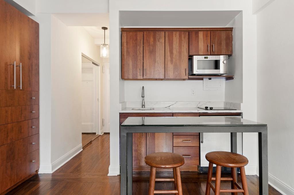 320 E 42nd Street 1308