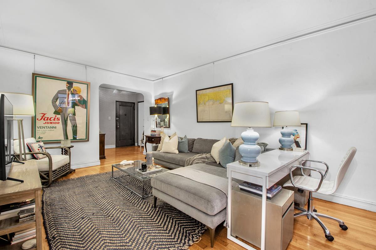 222 E 35th Street 1E