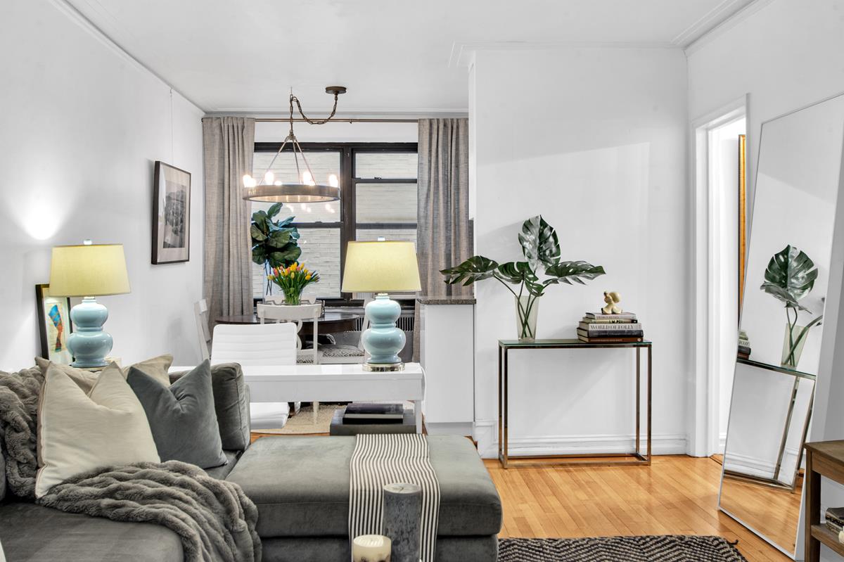 222 E 35th Street 1E