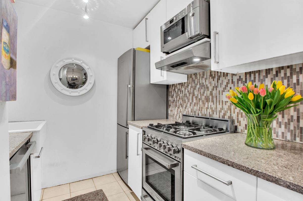 222 E 35th Street 1E