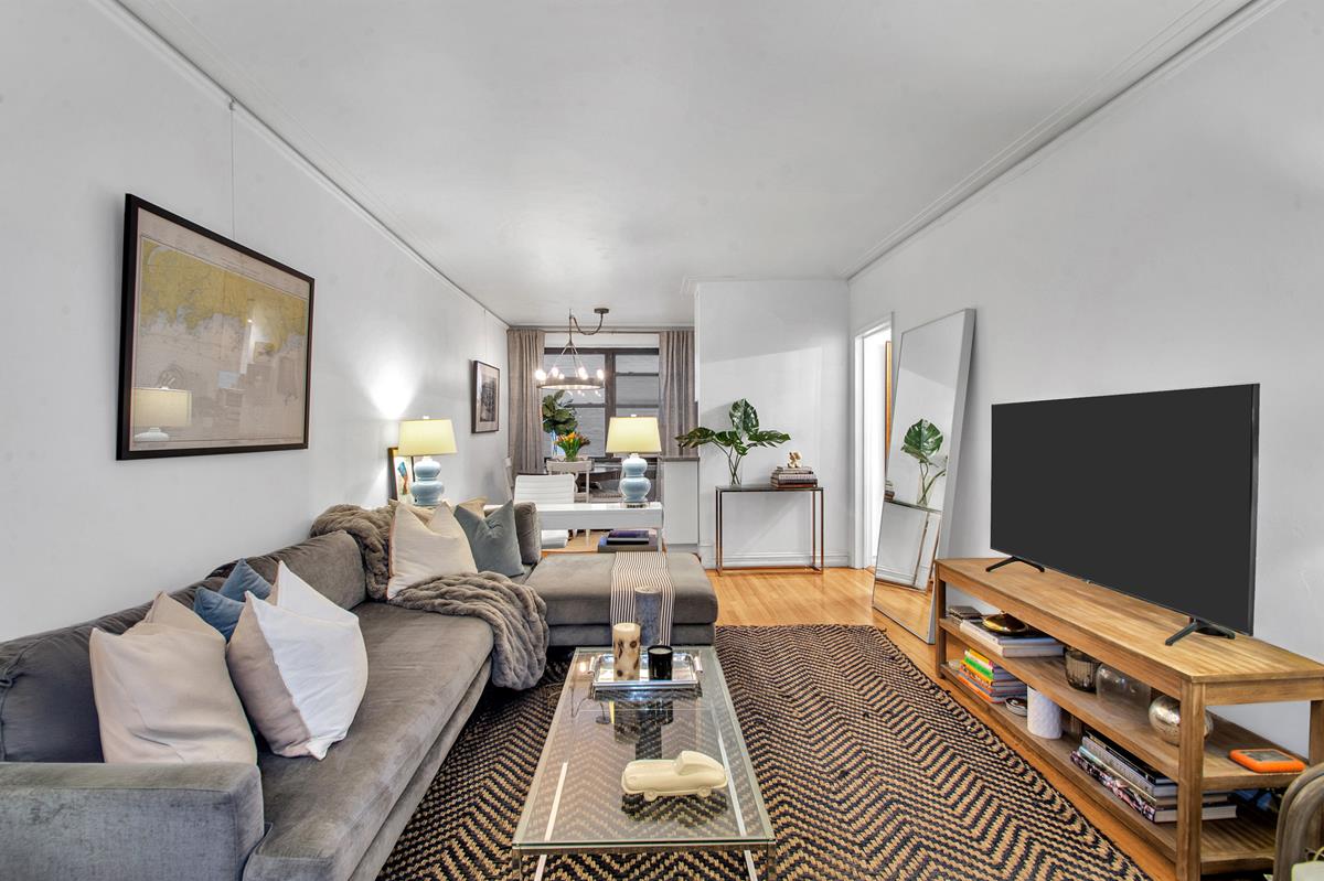 222 E 35th Street 1E