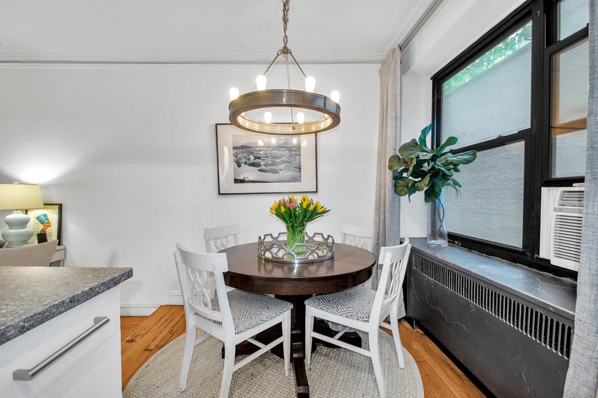 222 E 35th Street 1E