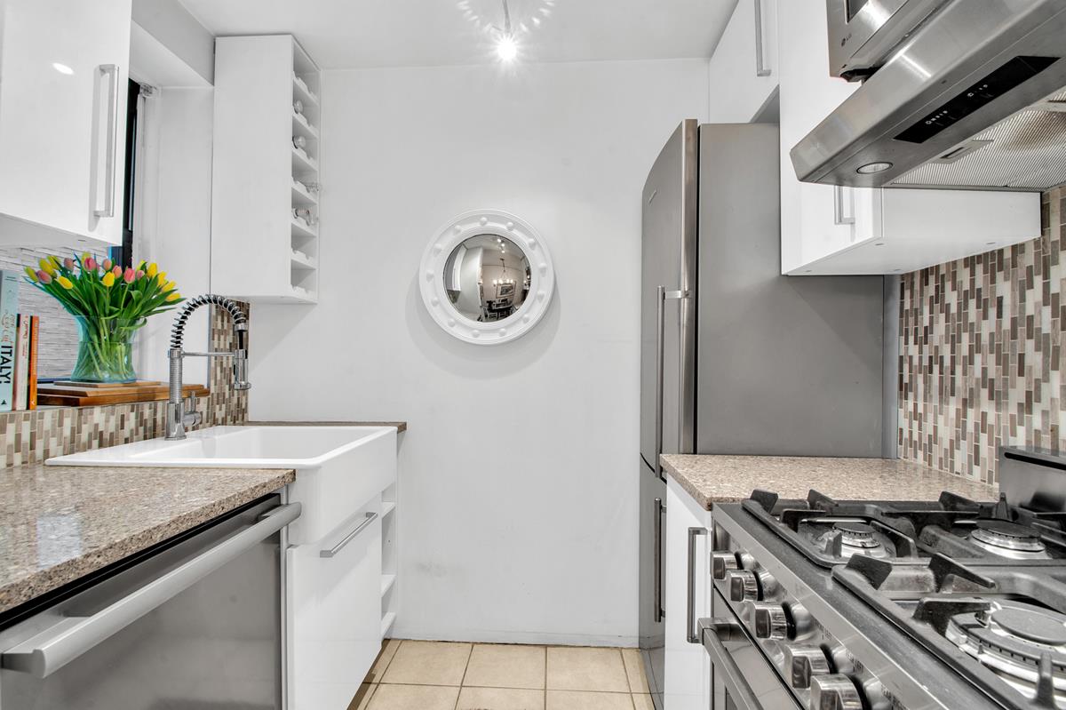 222 E 35th Street 1E