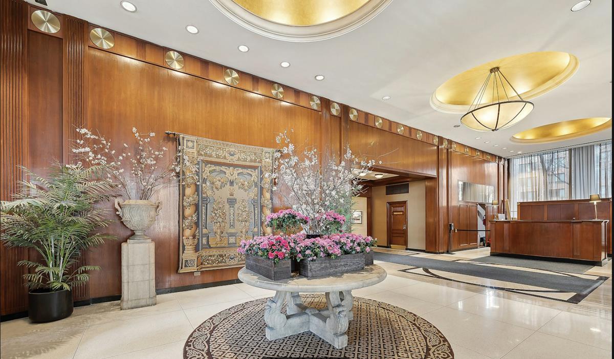 300 E 40th Street 28-P