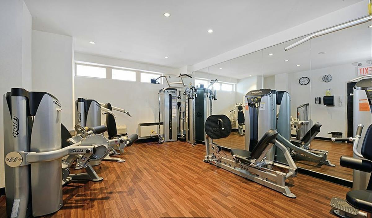 300 E 40th Street 28-P