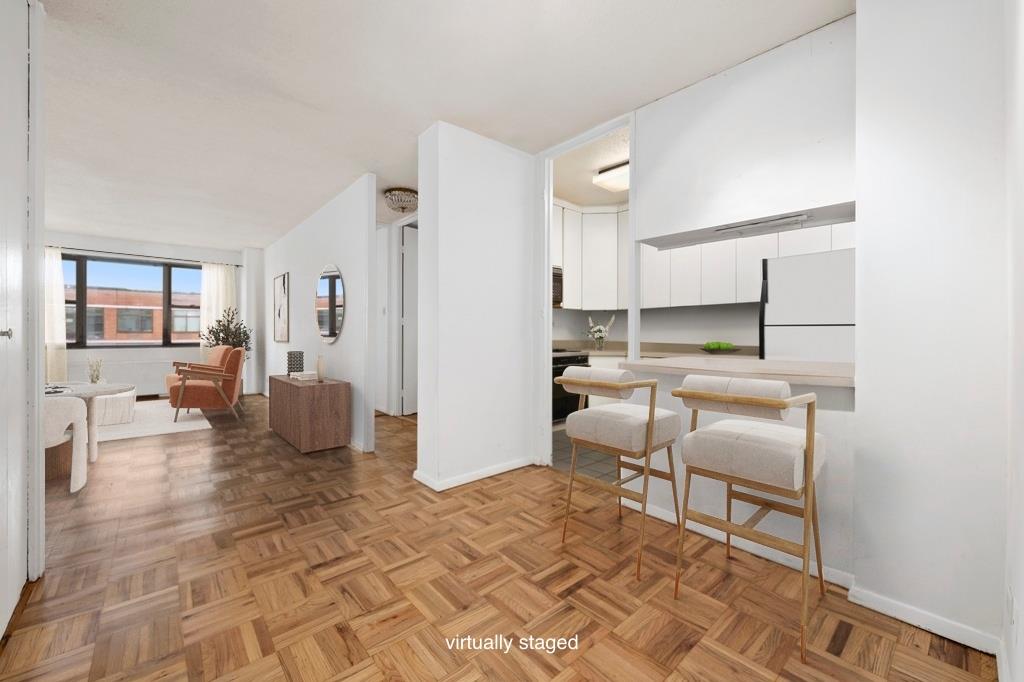 300 E 40th Street 28-P