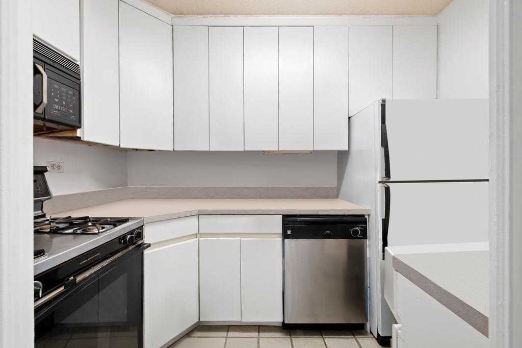 300 E 40th Street 28-P