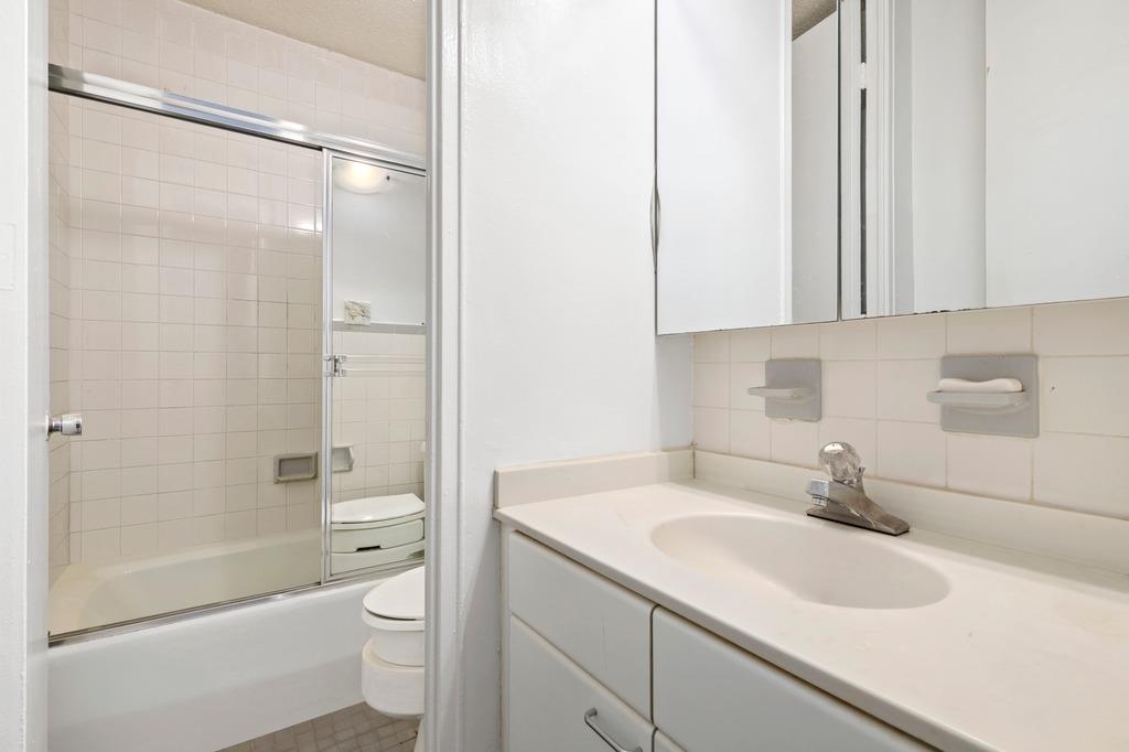 300 E 40th Street 28-P