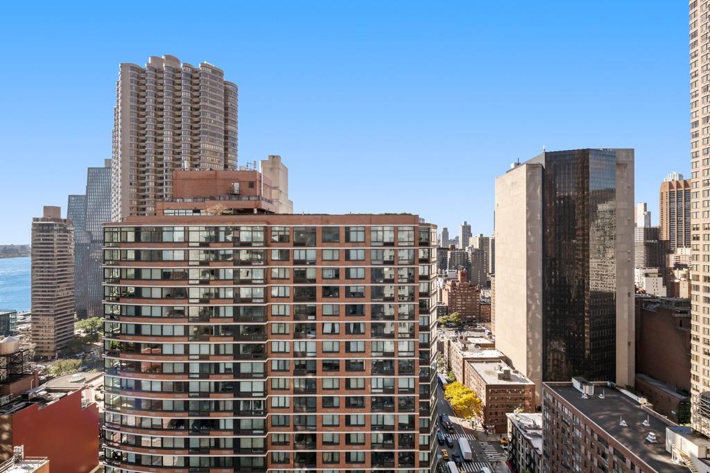 300 E 40th Street 28-P