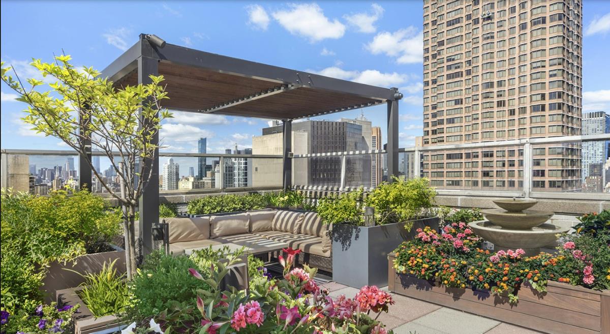 300 E 40th Street 28-P