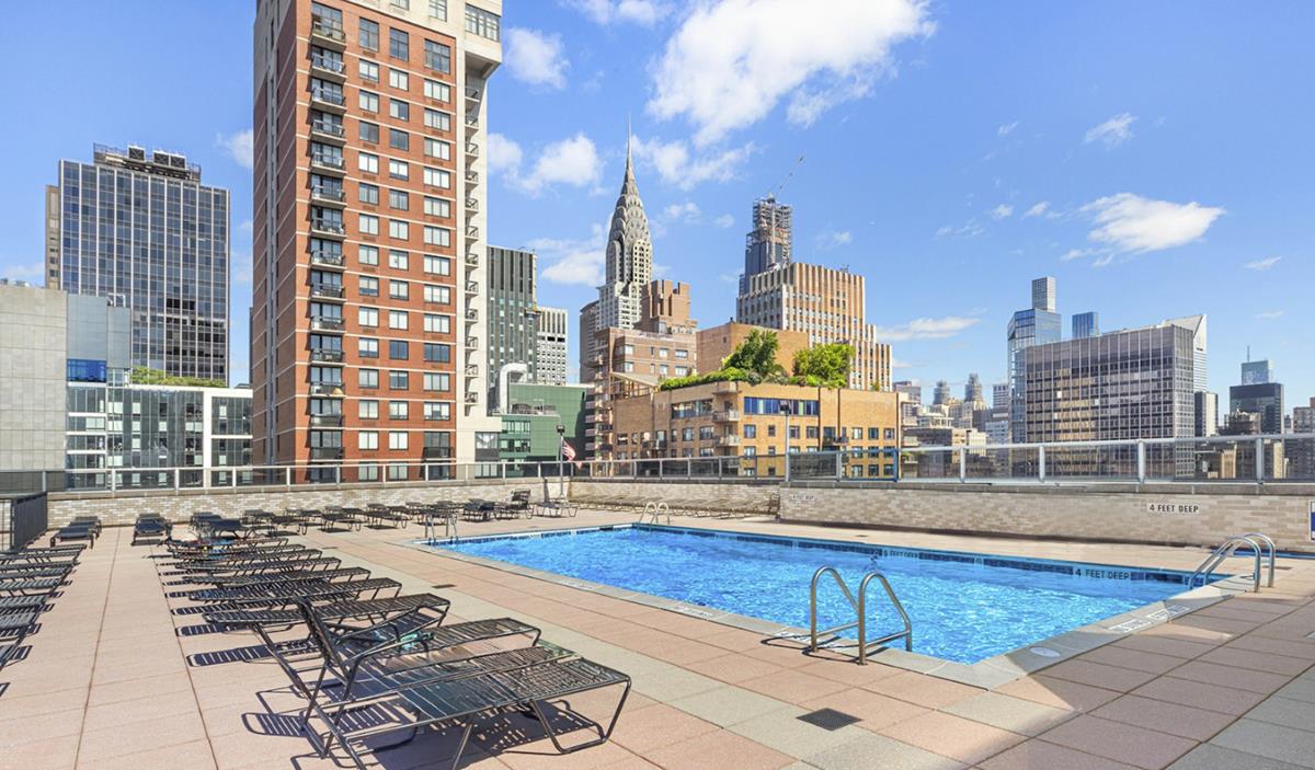 300 E 40th Street 28-P