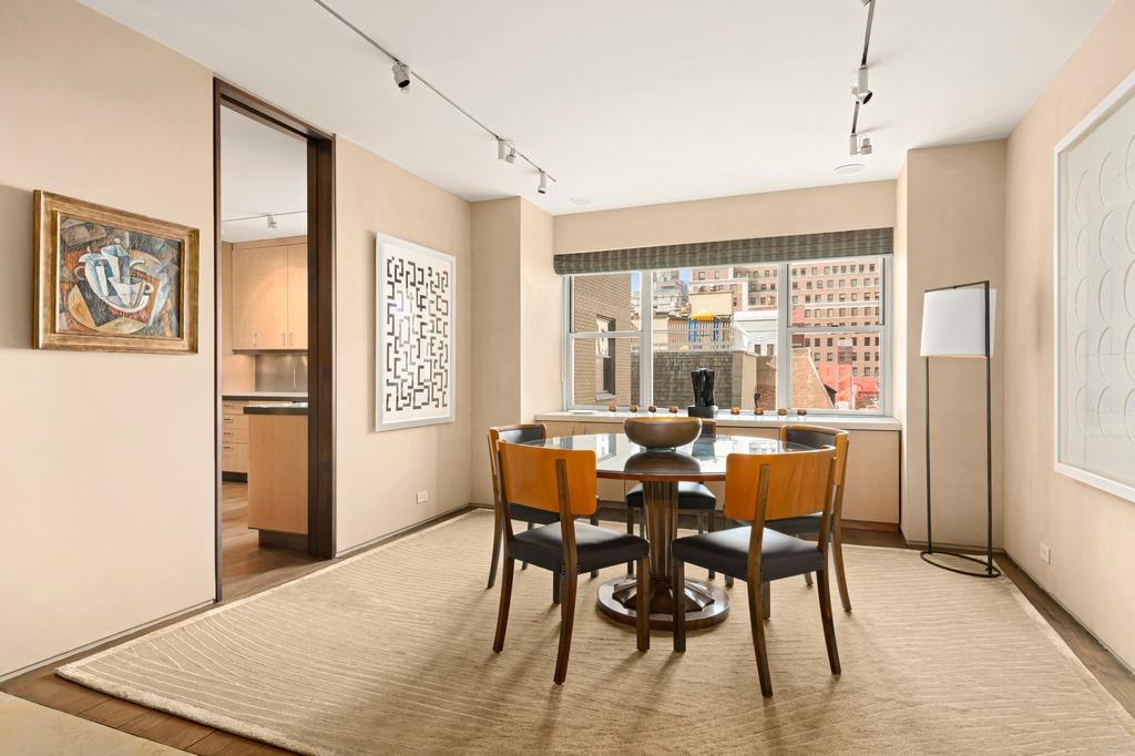 700 Park Avenue 9A