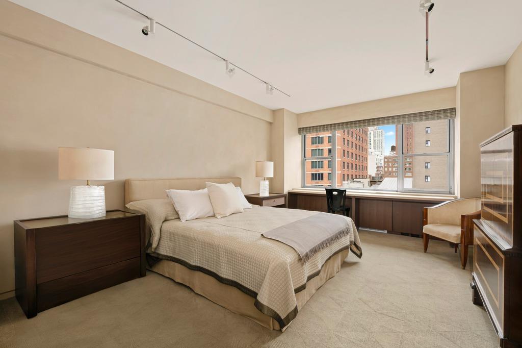 700 Park Avenue 9A