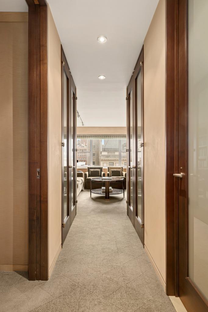 700 Park Avenue 9A