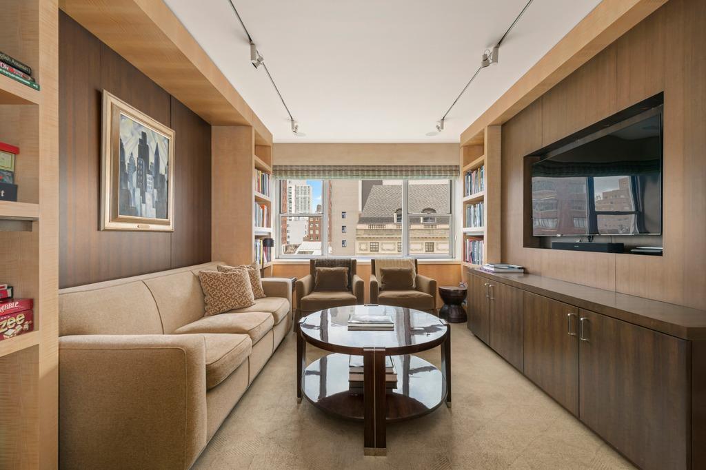 700 Park Avenue 9A