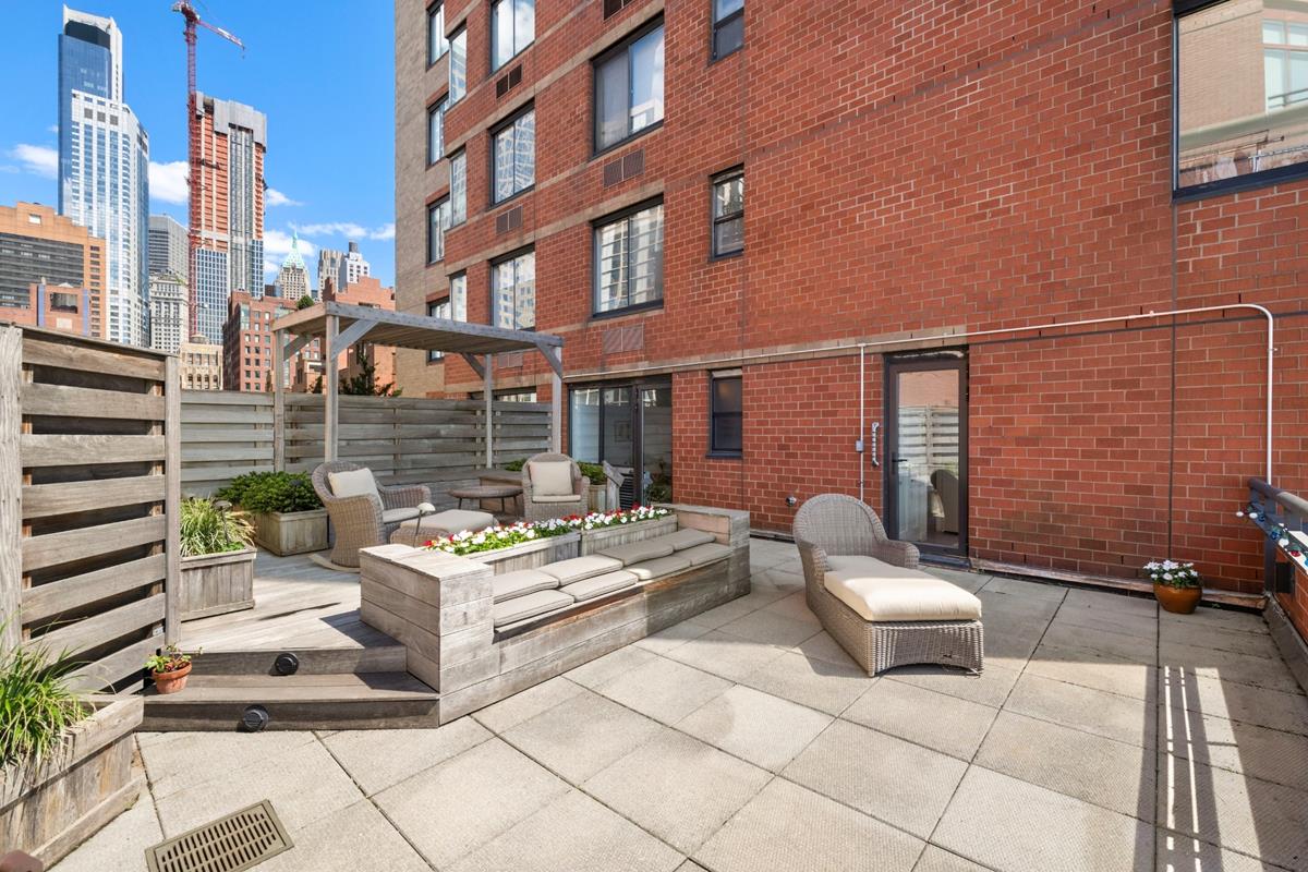 377 Rector Place 14B