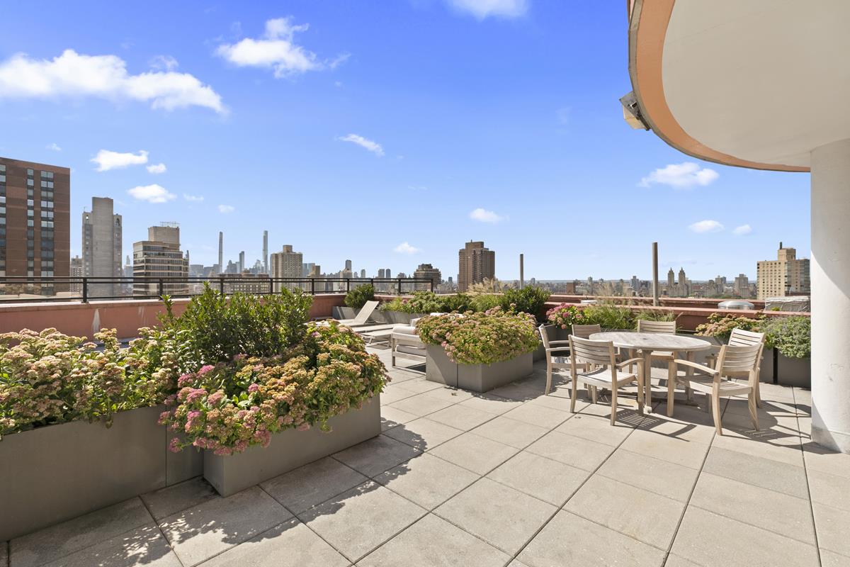 200 E 94th Street 125