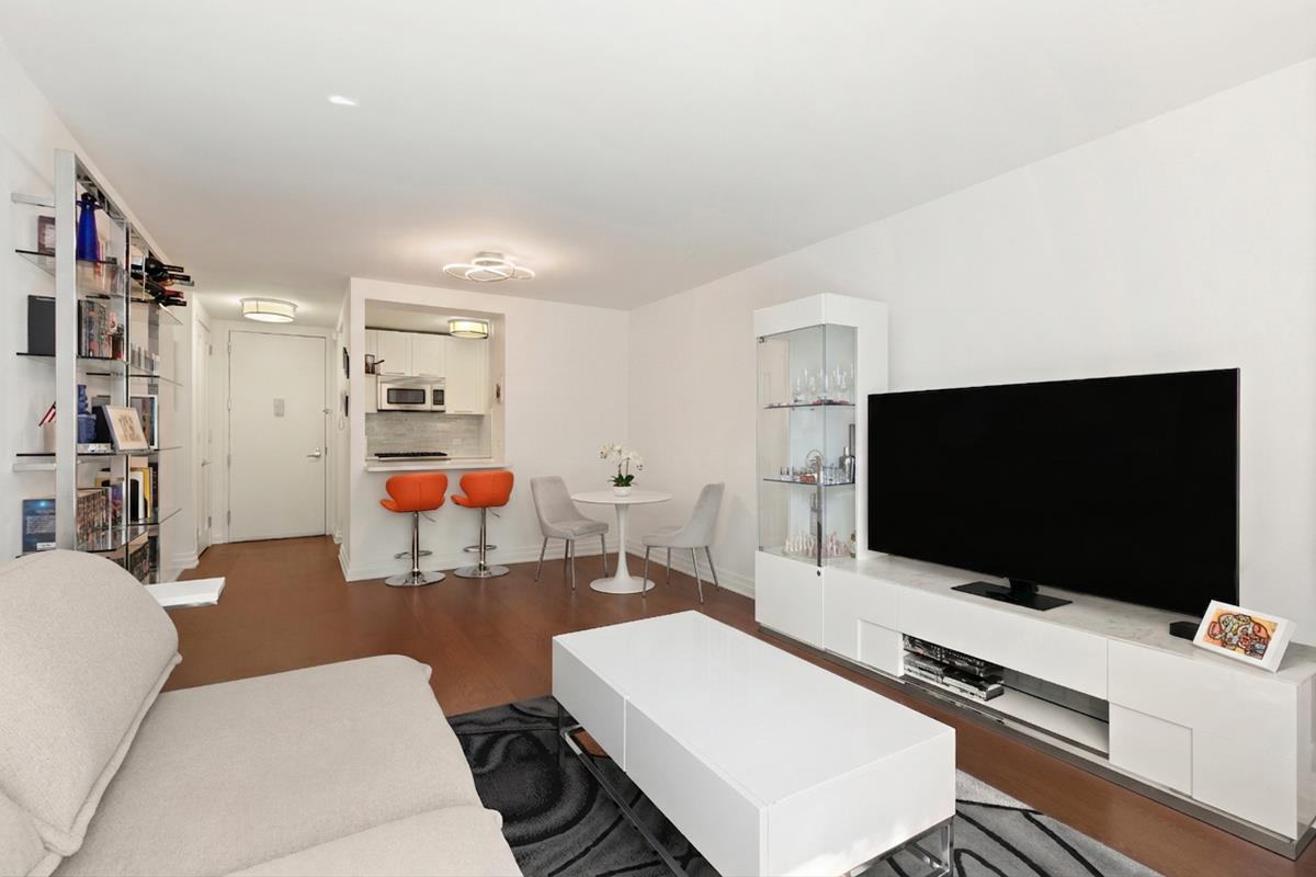 200 E 94th Street 125