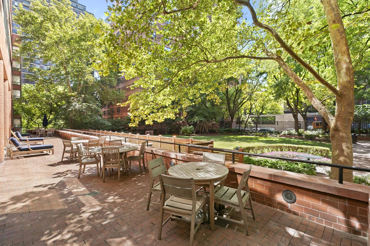 200 E 94th Street 125