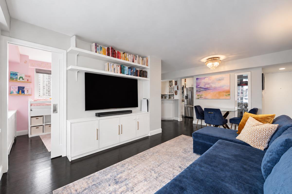 400 E 77th Street 19A