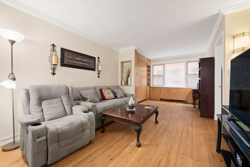 400 E 77th Street 2G