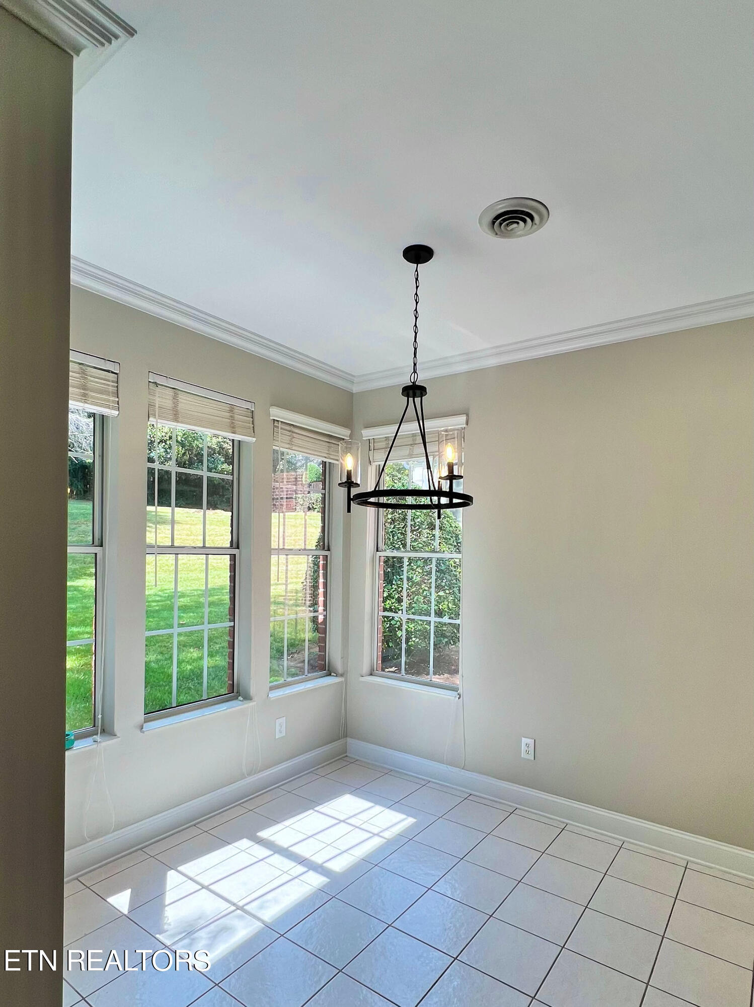 539 Glen Ives Way