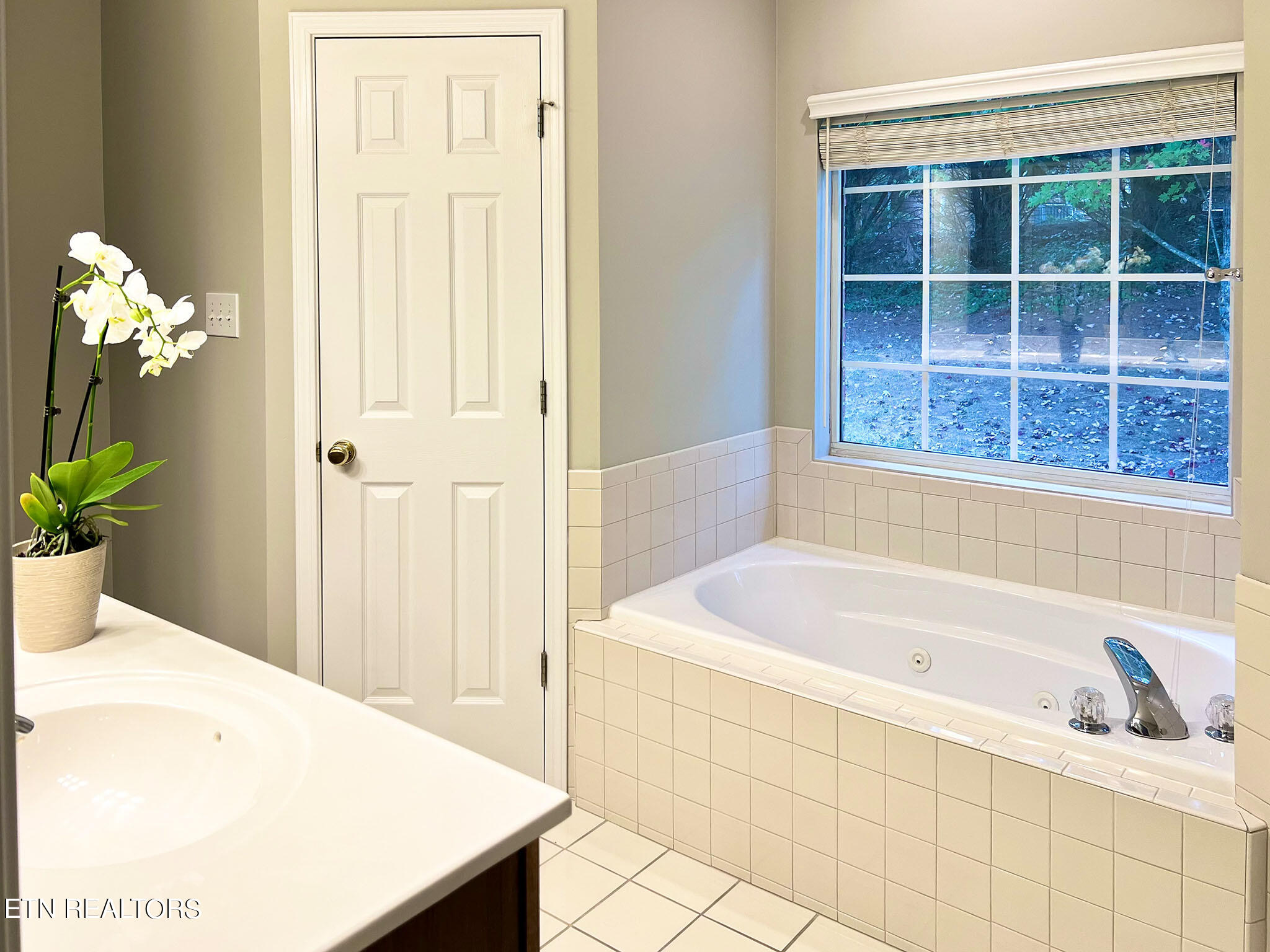539 Glen Ives Way