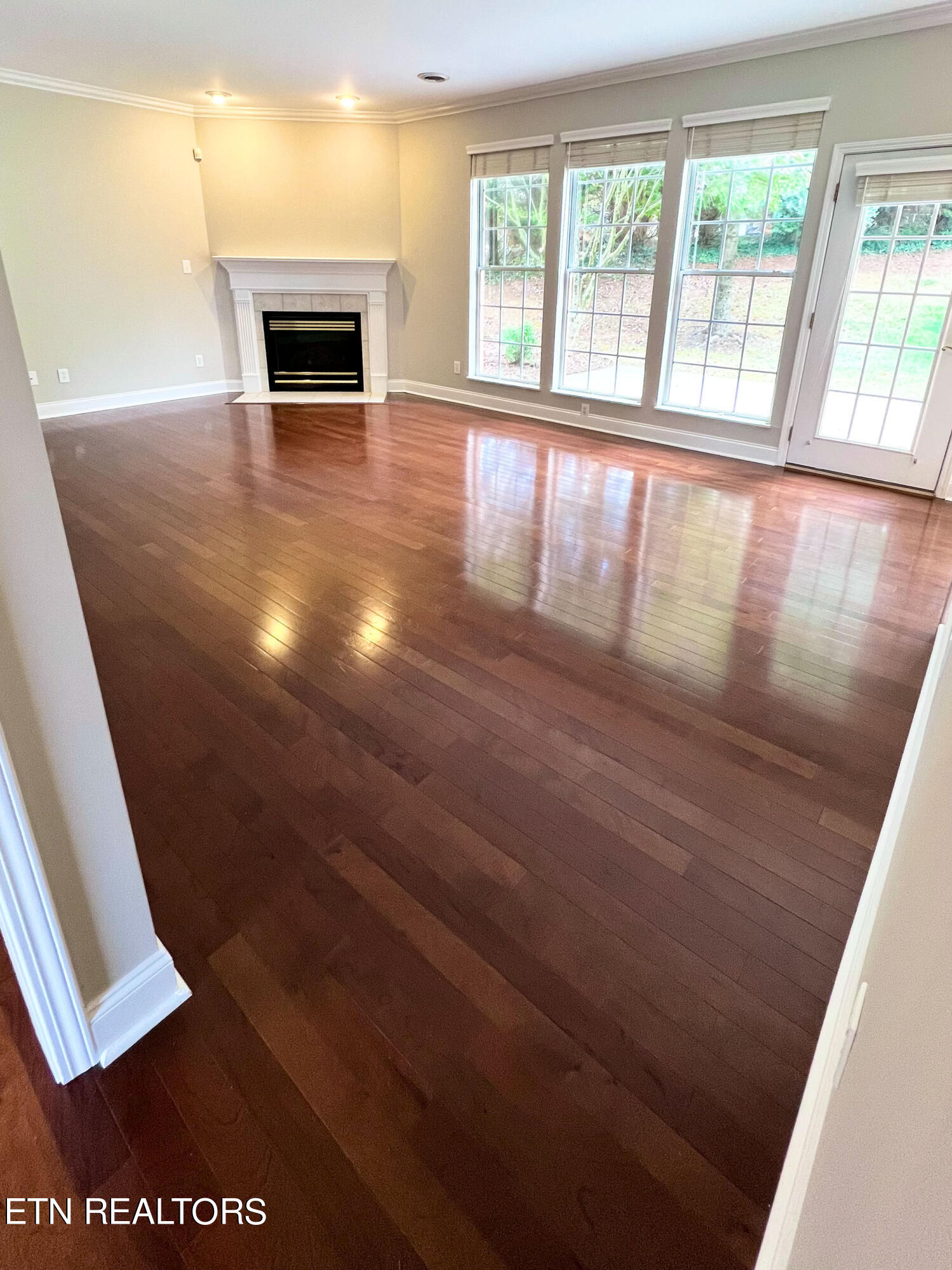 539 Glen Ives Way