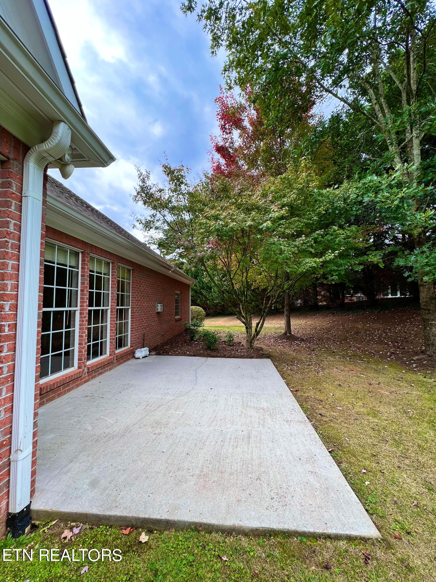 539 Glen Ives Way