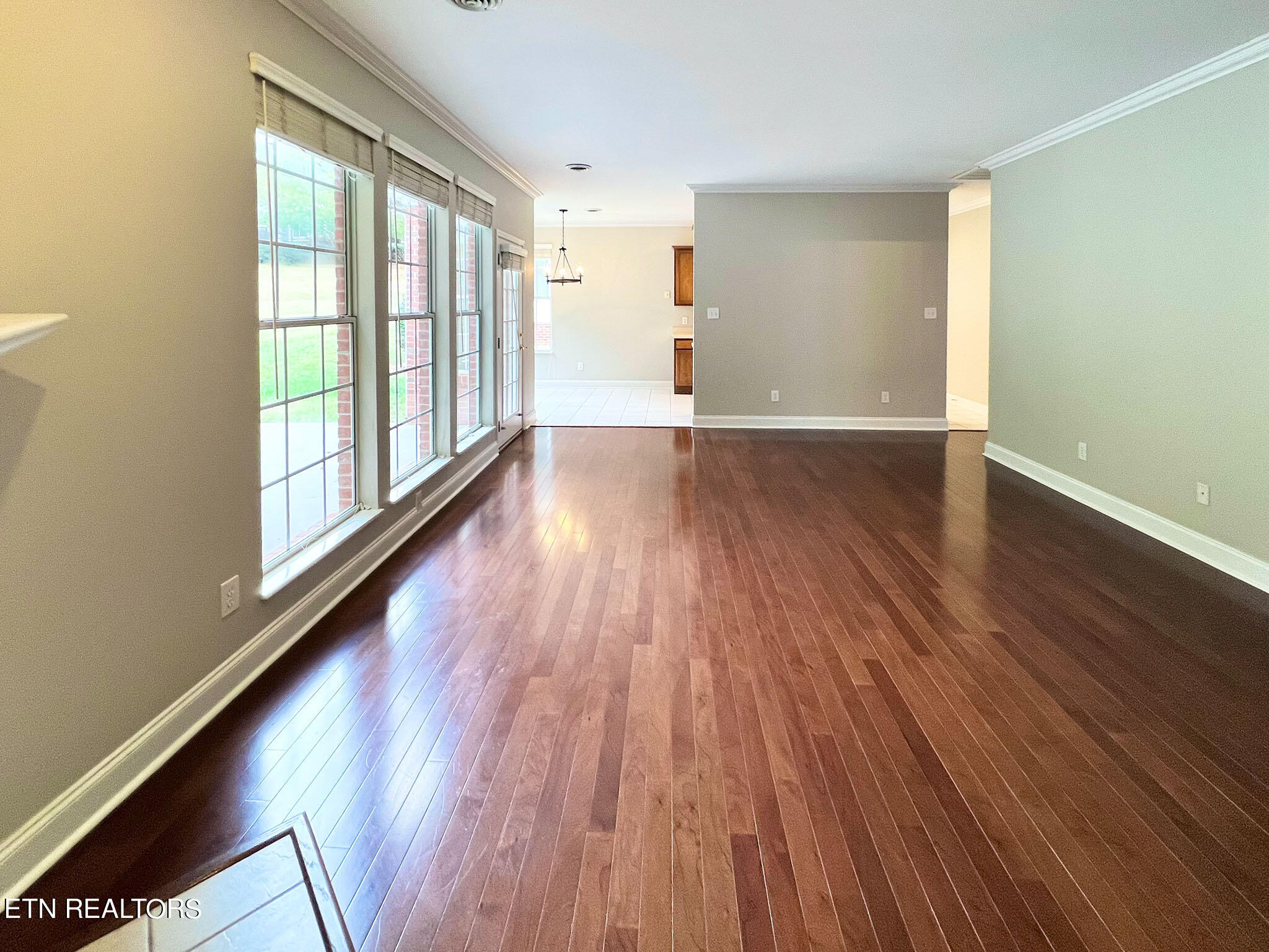 539 Glen Ives Way