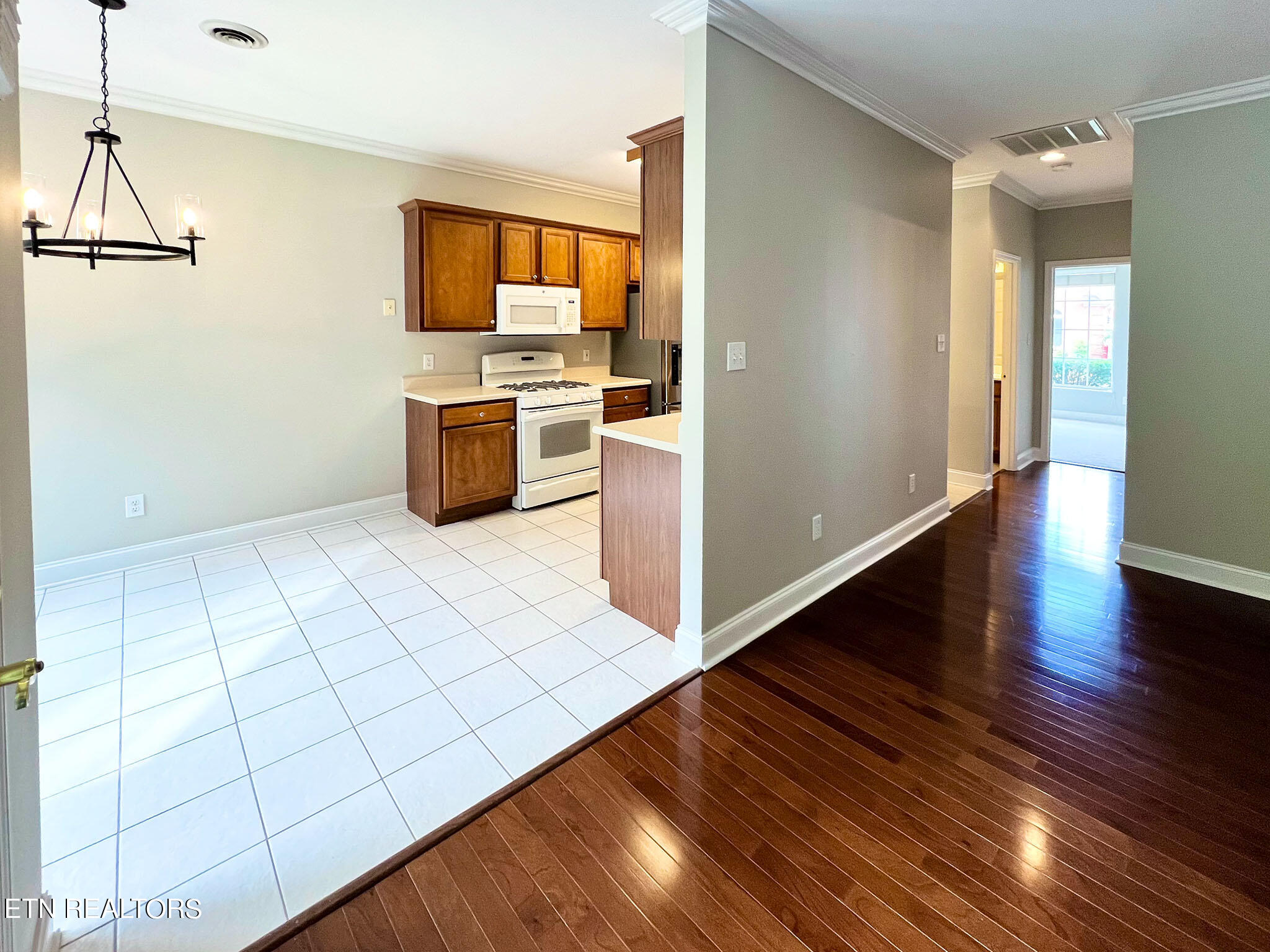 539 Glen Ives Way