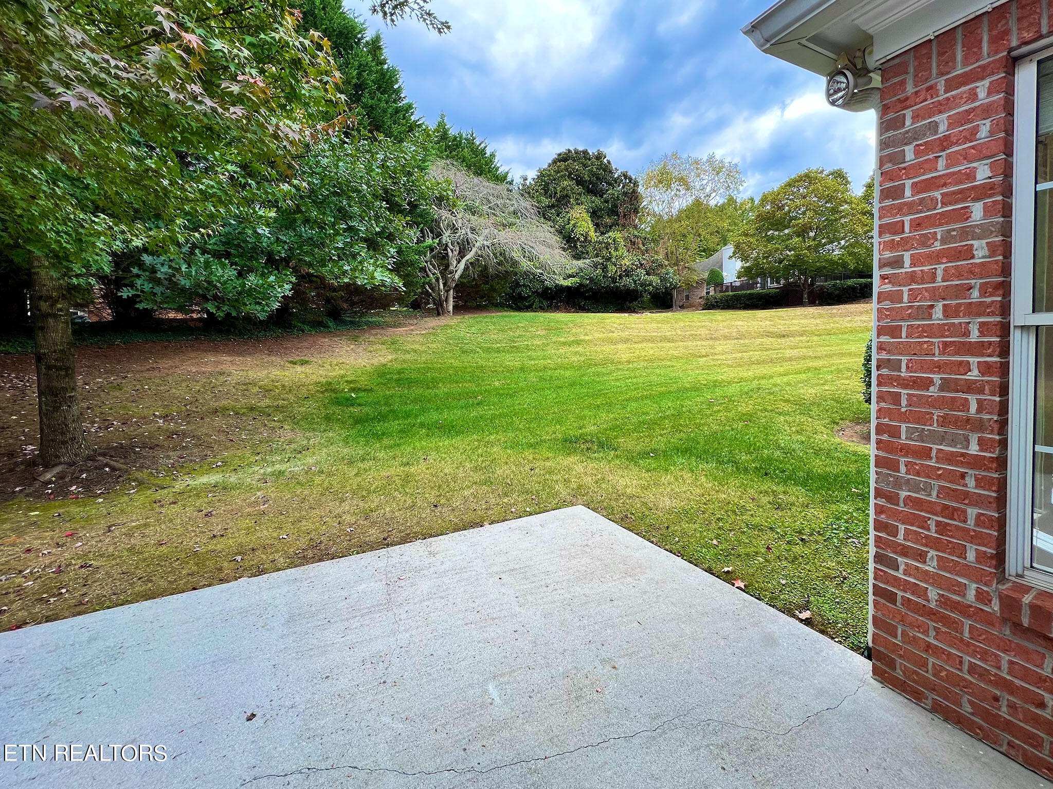 539 Glen Ives Way