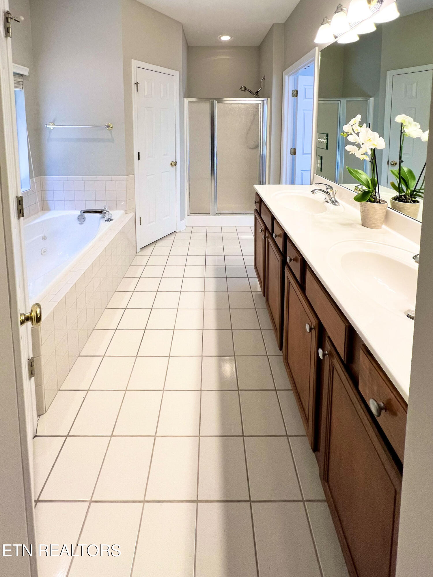 539 Glen Ives Way