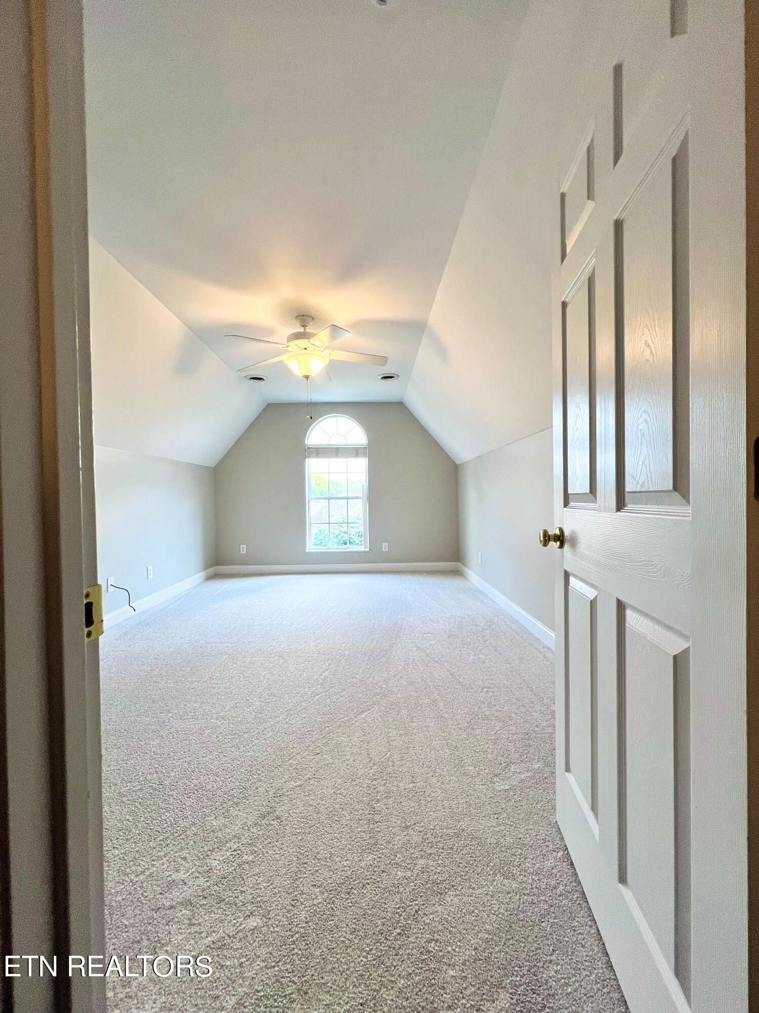 539 Glen Ives Way