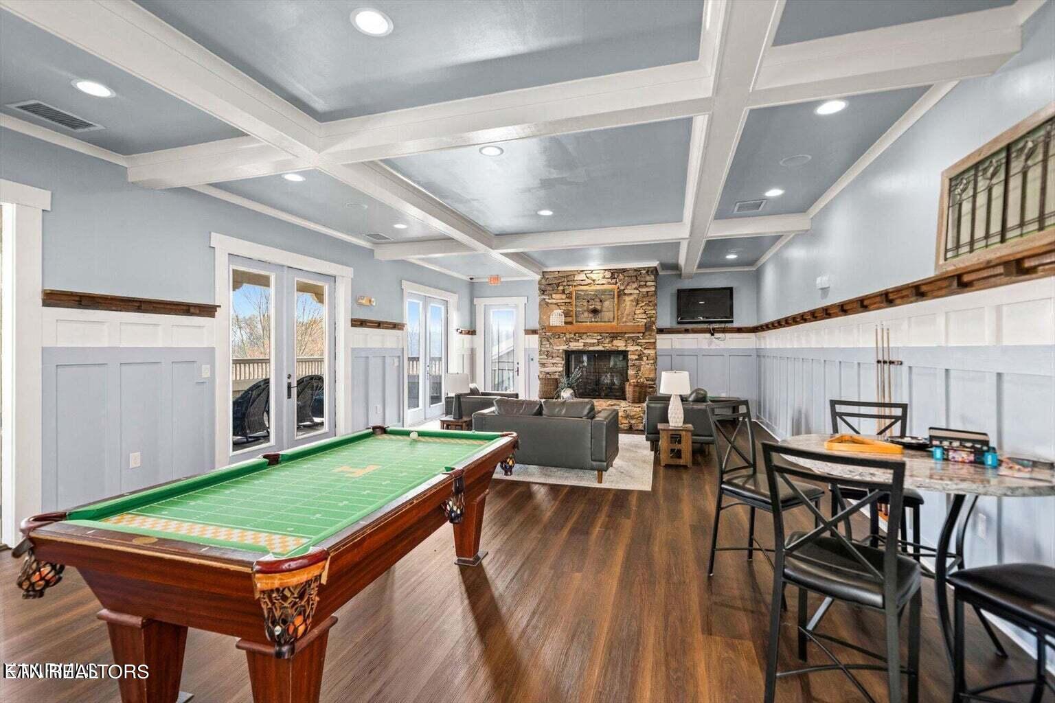 1101 Tree Top Way, 1826