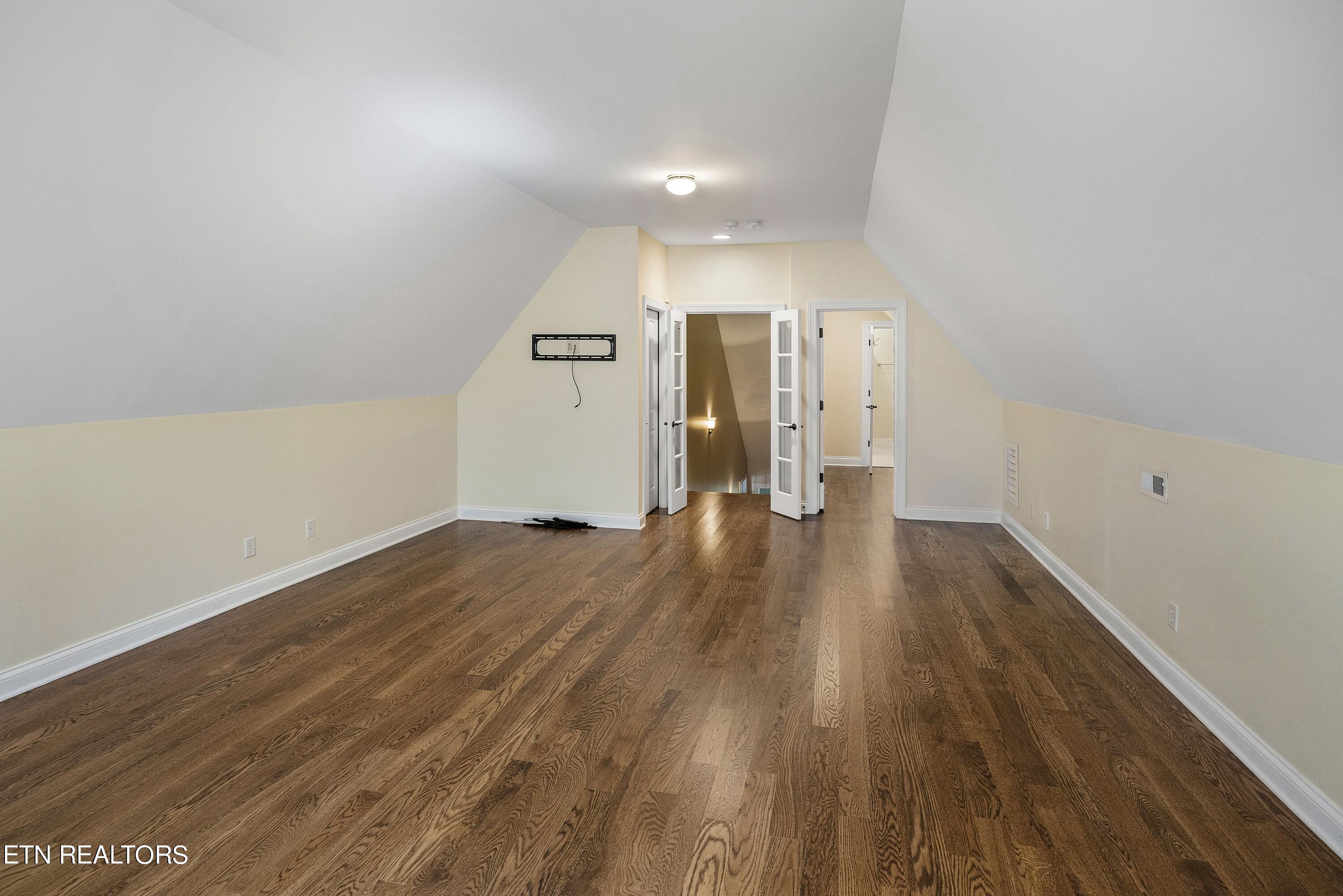 1438 Villa Forest Way