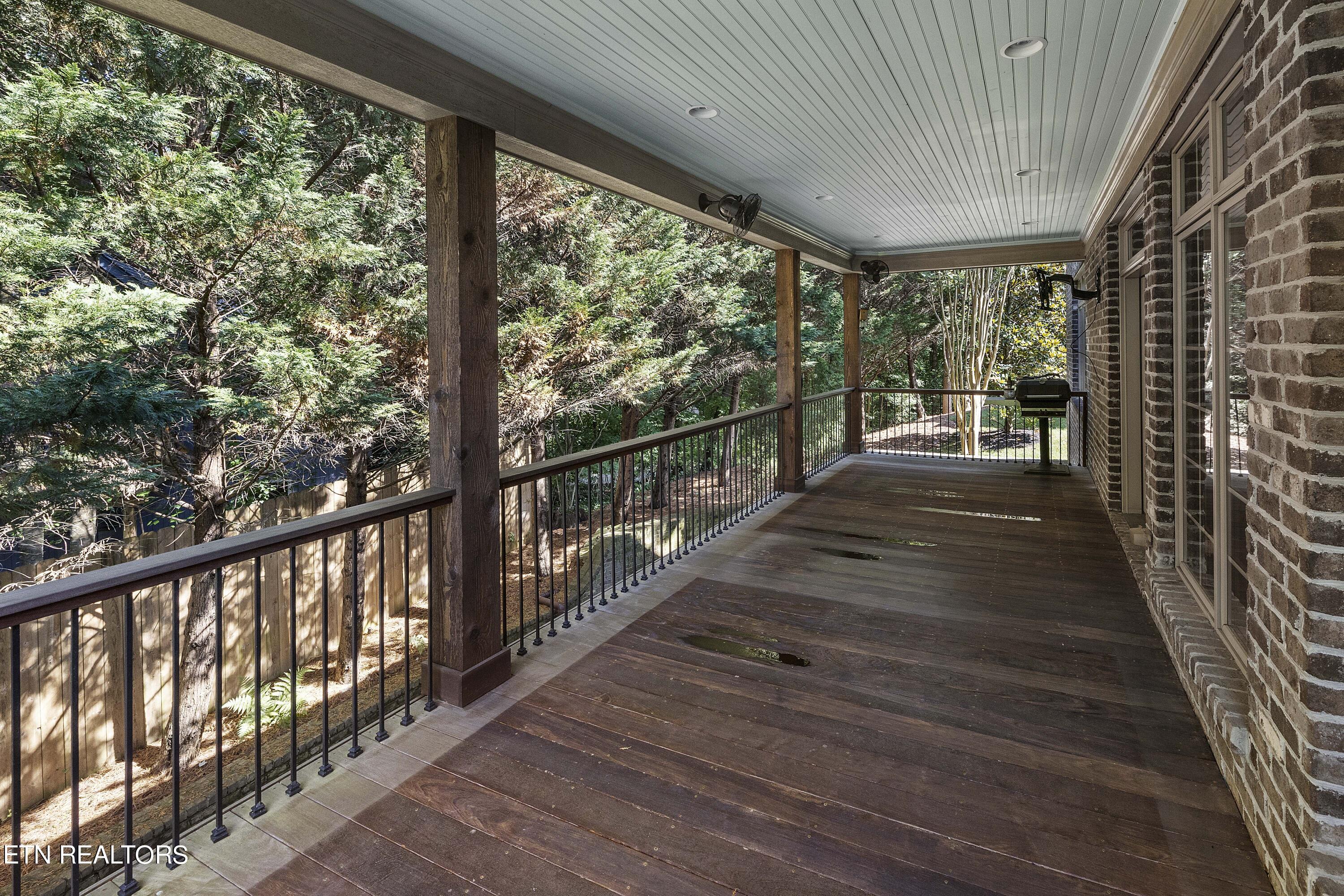 1438 Villa Forest Way