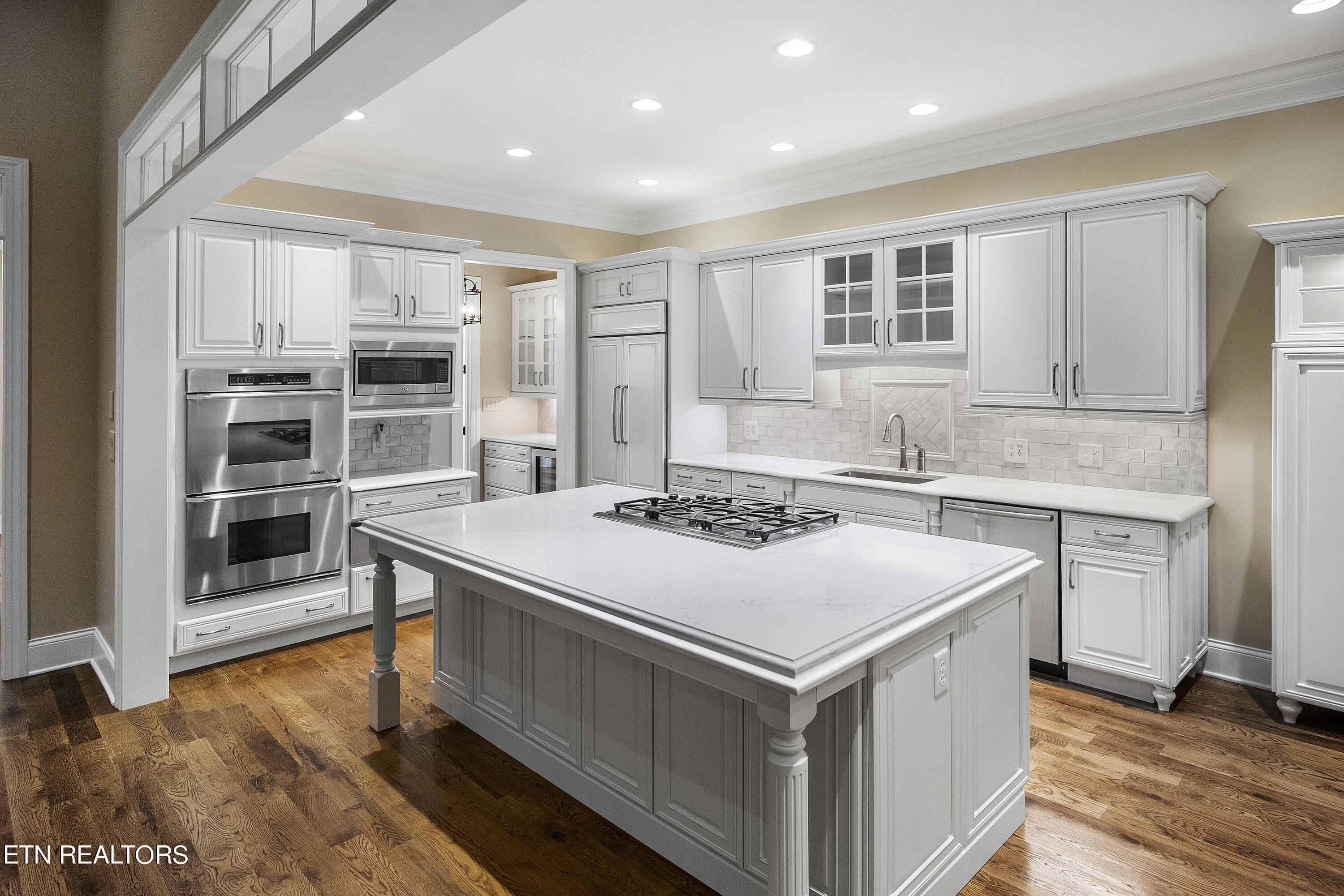 1438 Villa Forest Way