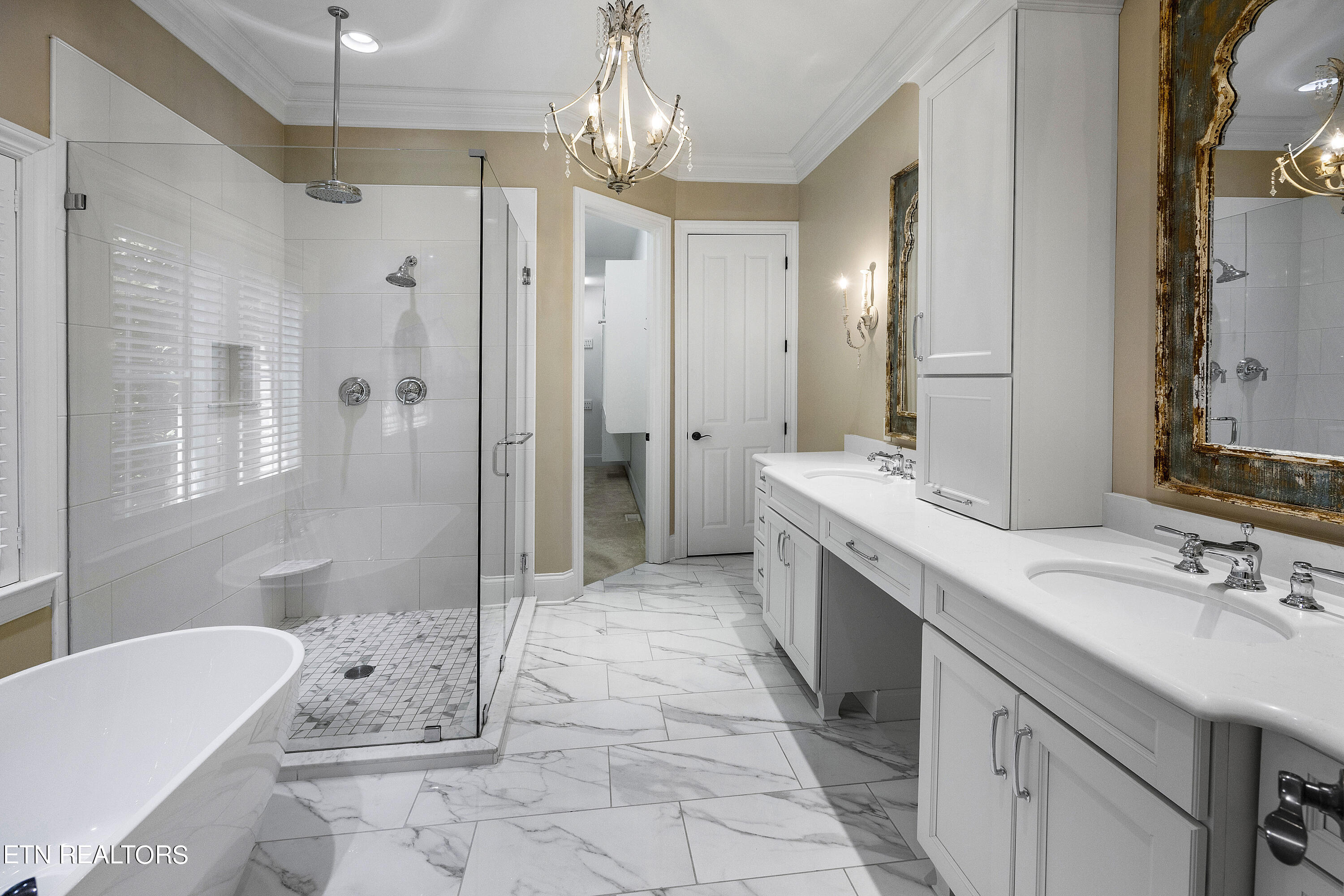 1438 Villa Forest Way