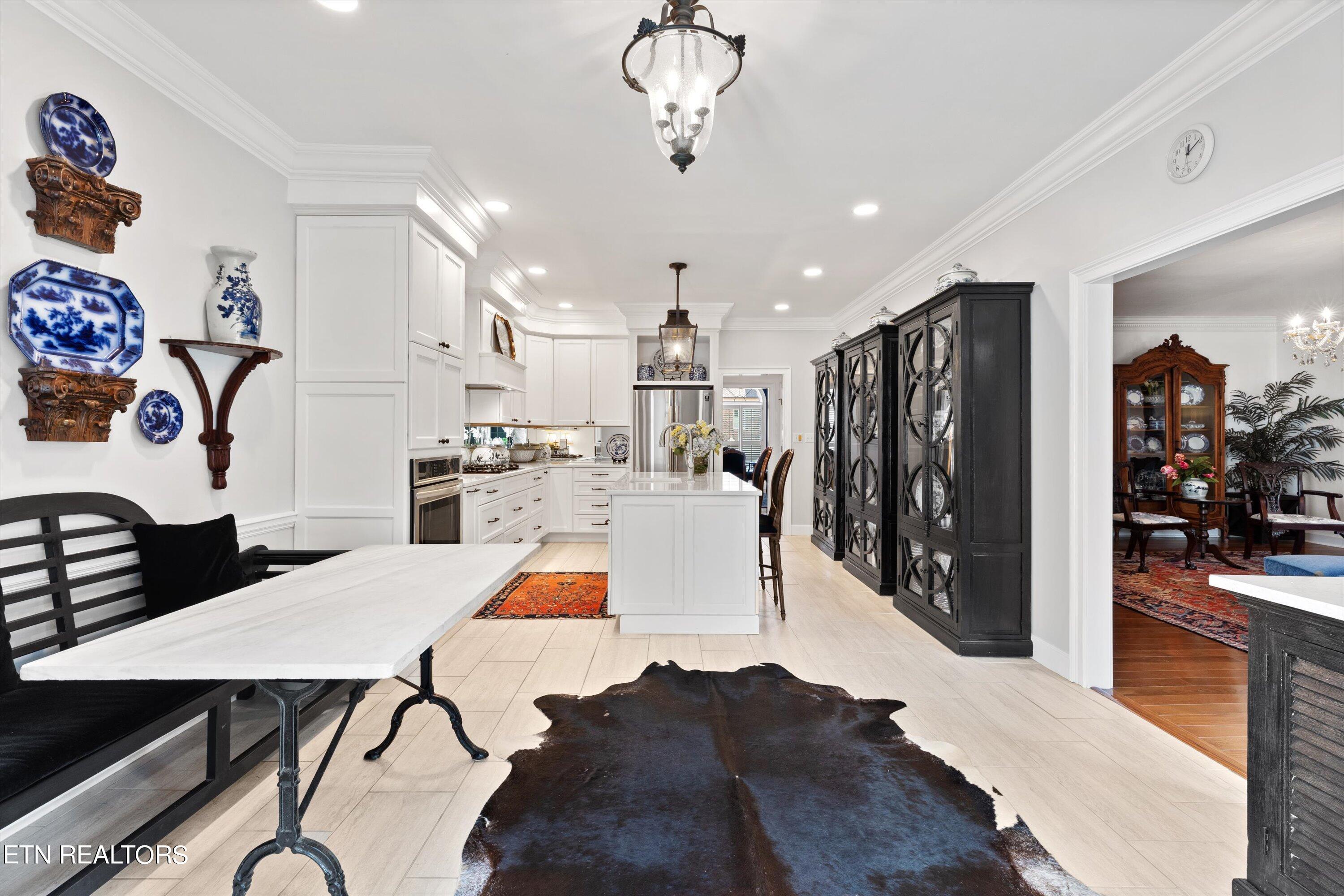 3340 Kingston Pike, 4