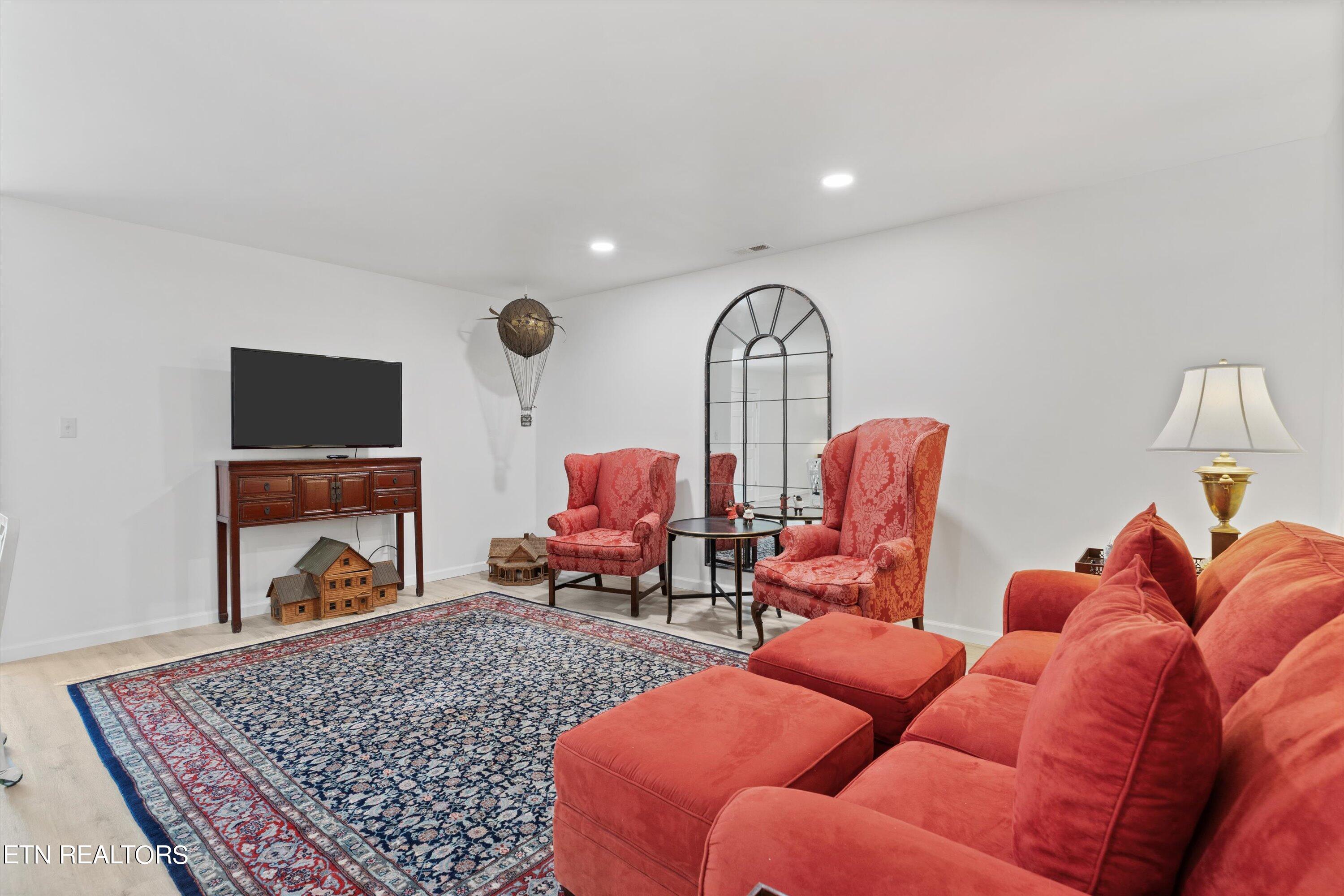 3340 Kingston Pike, 4